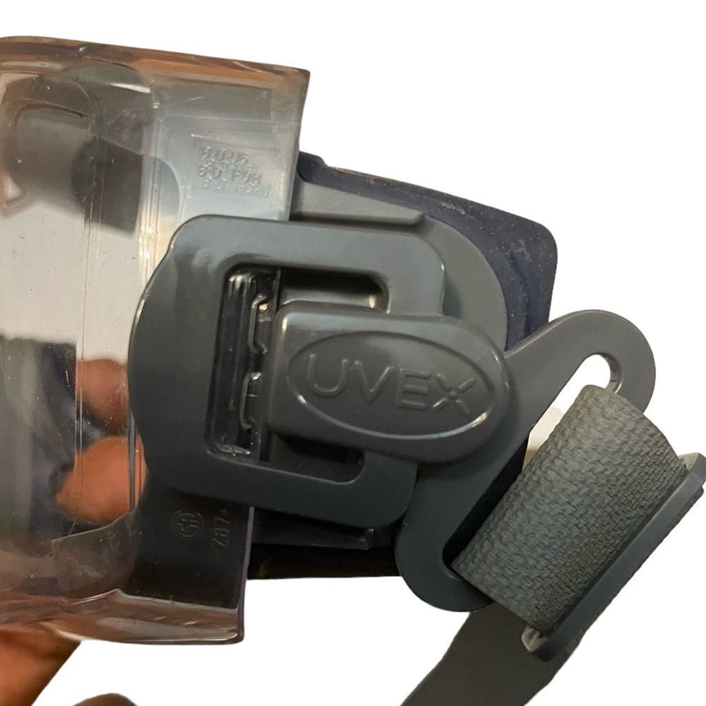 UVEX Lab Goggles - Picture 5 of 8